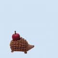 Krippenfigur Igel mit Apfel